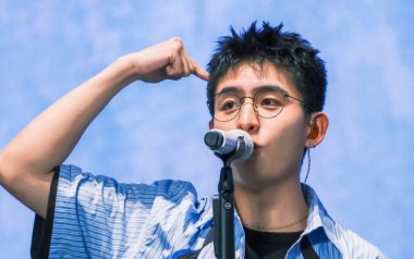 藏进夜里躲在光下吉他谱_焦迈奇_C调原版弹唱谱_图片六线谱