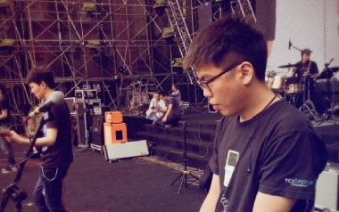 满城花开吉他谱_何山_C调指法原版弹唱谱_图片六线谱