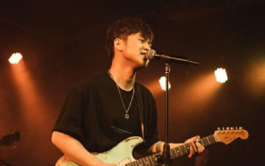 九月底吉他谱_余佳运_E调指法原版弹唱谱_图片六线谱