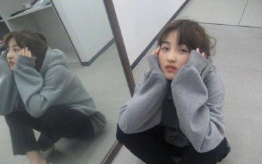 举镜子的女孩吉他谱_张子枫_G调指法弹唱谱_图片六线谱