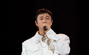 不想上班吉他谱_肖央/黄明志_G调拍弦版_图片六线谱