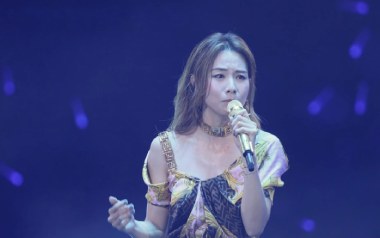 他不准我哭吉他谱_邓丽欣_C调原版弹唱谱_图片六线谱