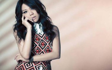 很靠近海吉他谱_蔡健雅_C调指法原版弹唱谱_图片六线谱