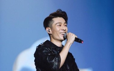 乌托邦吉他谱_周柏豪_D调指法原版弹唱谱_图片六线谱