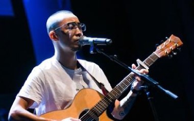 夕阳下的歌吉他谱_夏小虎_C调指法弹唱谱_图片六线谱